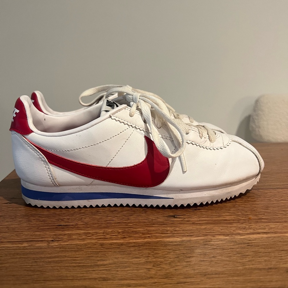 Nike White and Red Sneakers